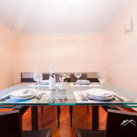 6m, 1br, Ac, Wifi, Parking By Tilo